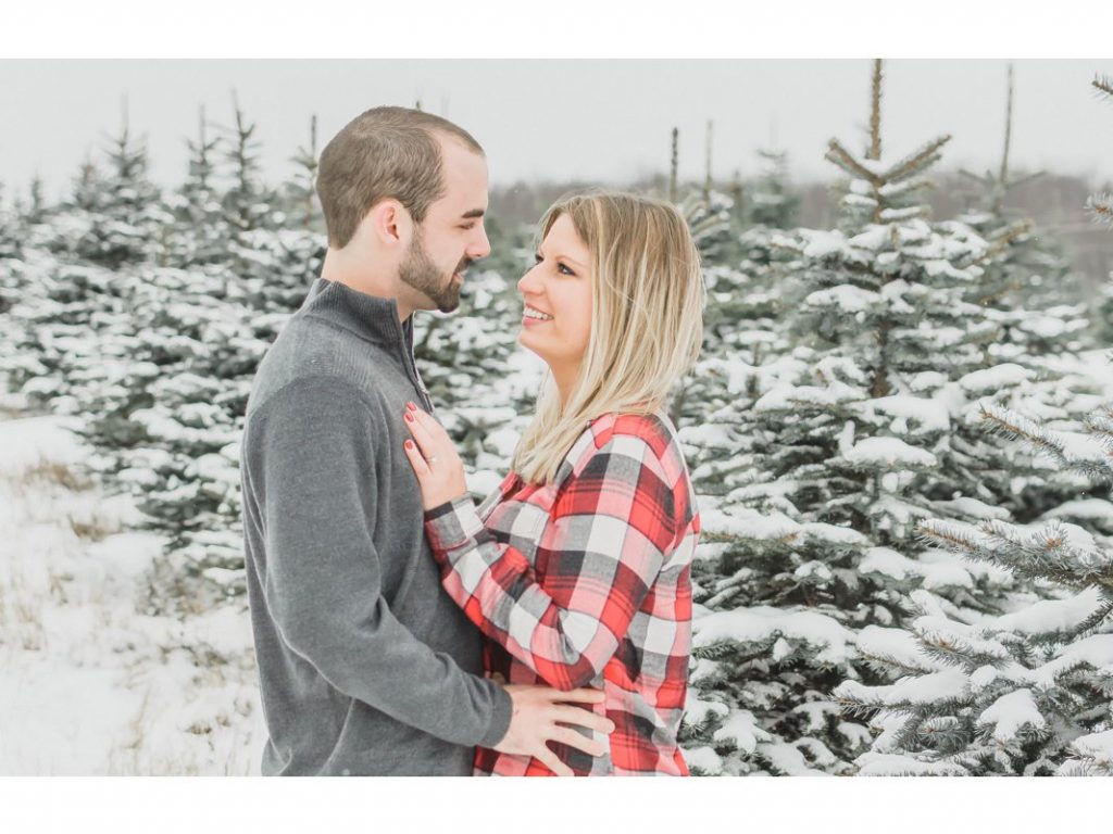A Snowy Christmas Tree Farm Engagement Session Edinboro Pa | Samantha Zenewicz Photography