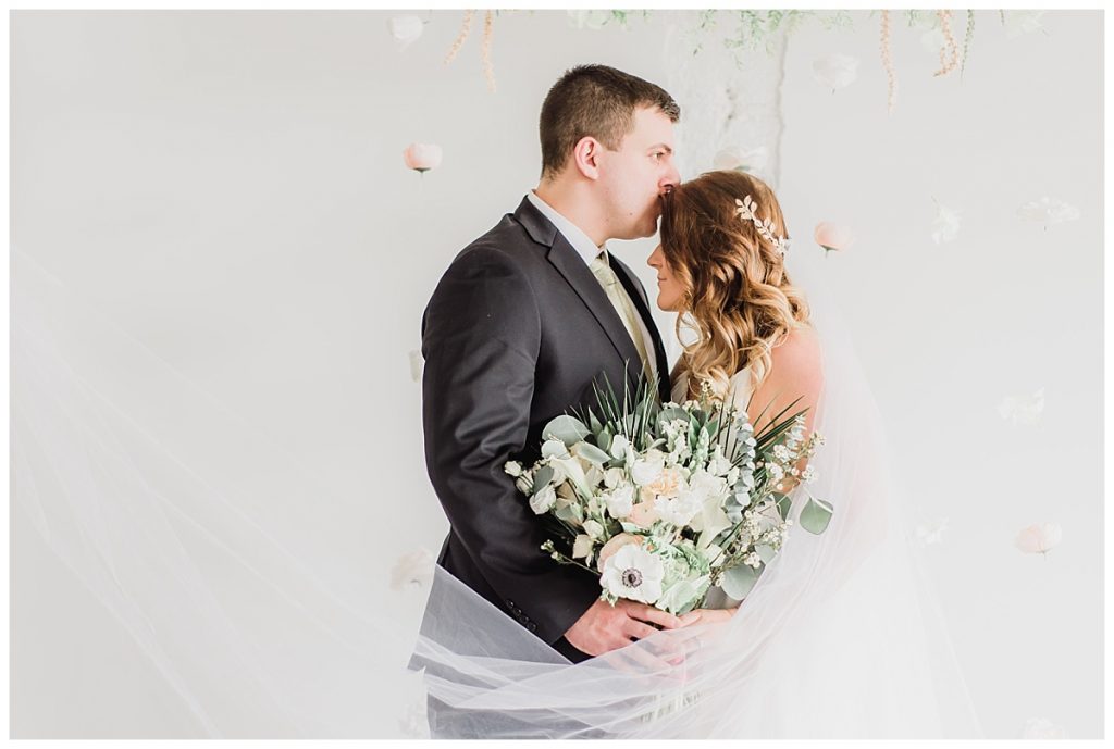 Modern Minimal Spring Wedding | Erie Pennsylvania Wedding | Samantha Zenewicz Photography