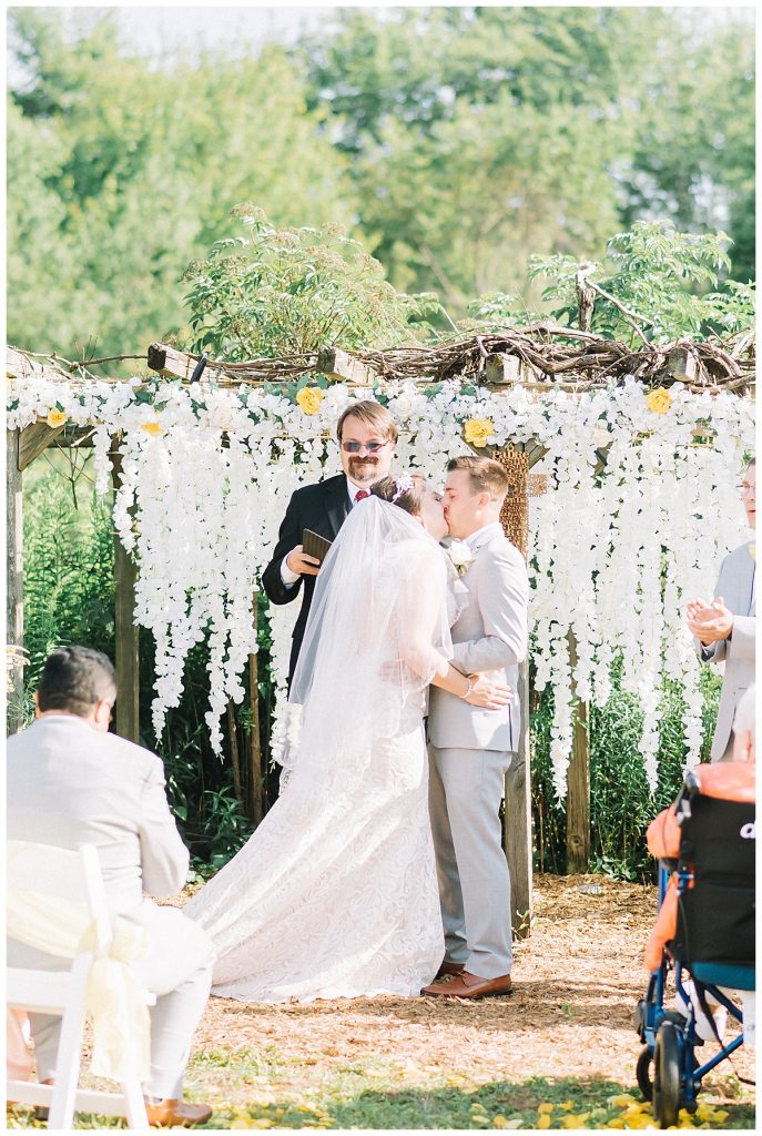 A Yellow Summer Wedding in Edinboro | Pennsylvania Wedding Photographer | Samatha Zenewicz Photography